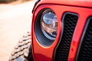 Jeep Wrangler JL Headlights - DV8 Offroad - LED Projector - Chrome - `18-`27